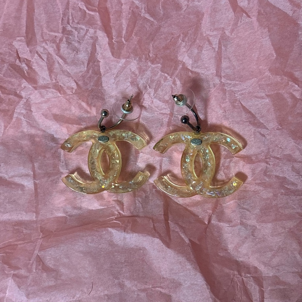 CHANEL 2006 Iridescent glitter resin earrings
